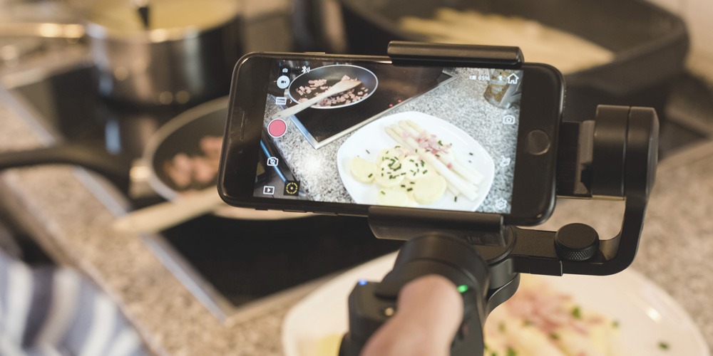 Aktivitas Videografer Menunggu Berbuka